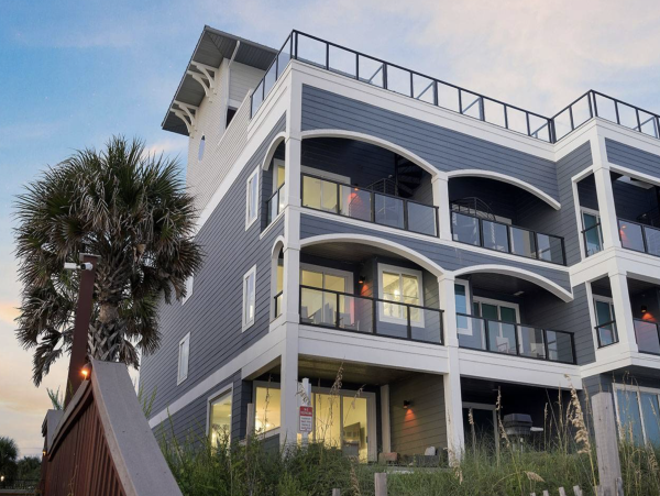 Beachfront Luxury Six Bedroom Vacation Rental in Destin with Rooftop Pool